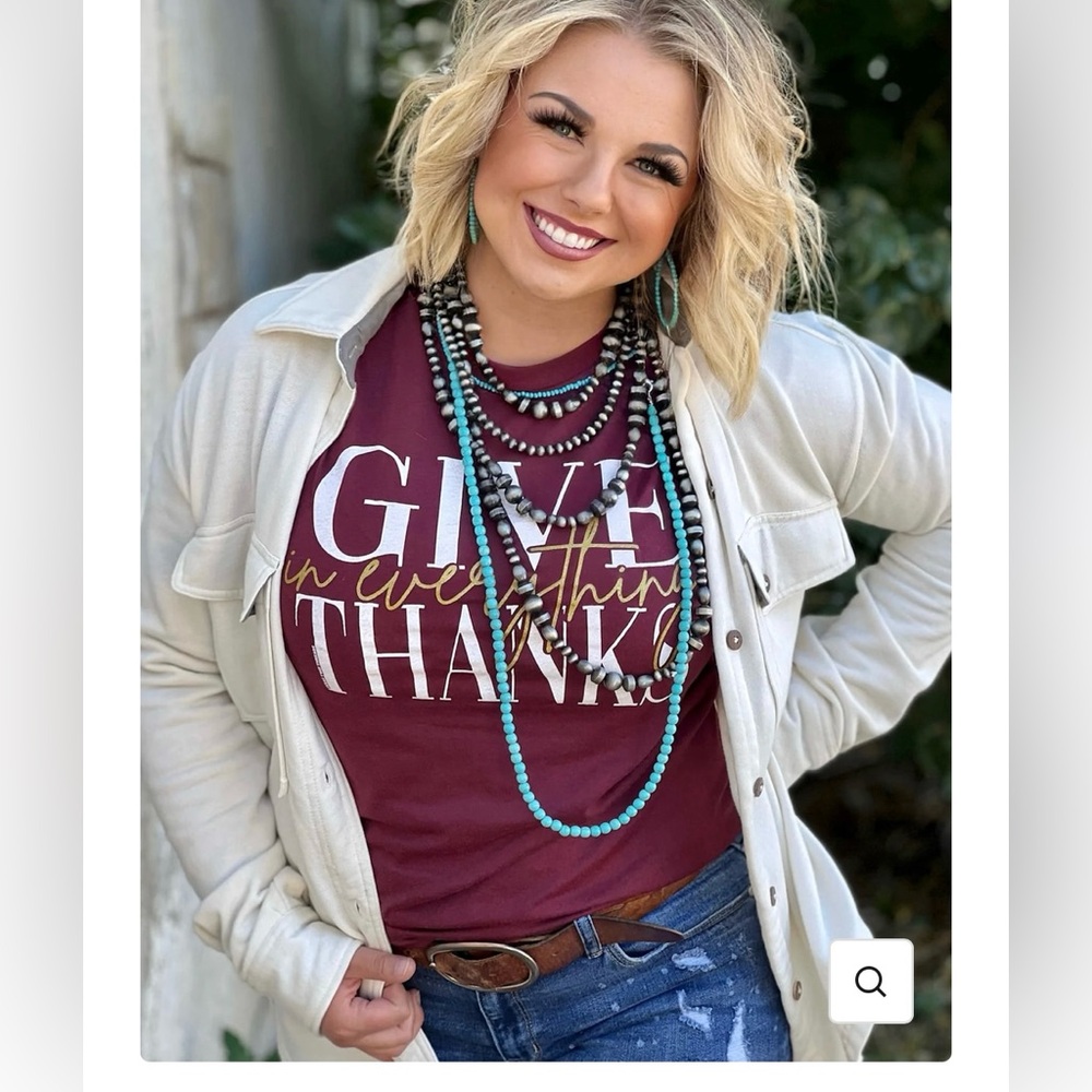 Give Thanks In Everything Graphic T-Shirt Short Sleeve. Small